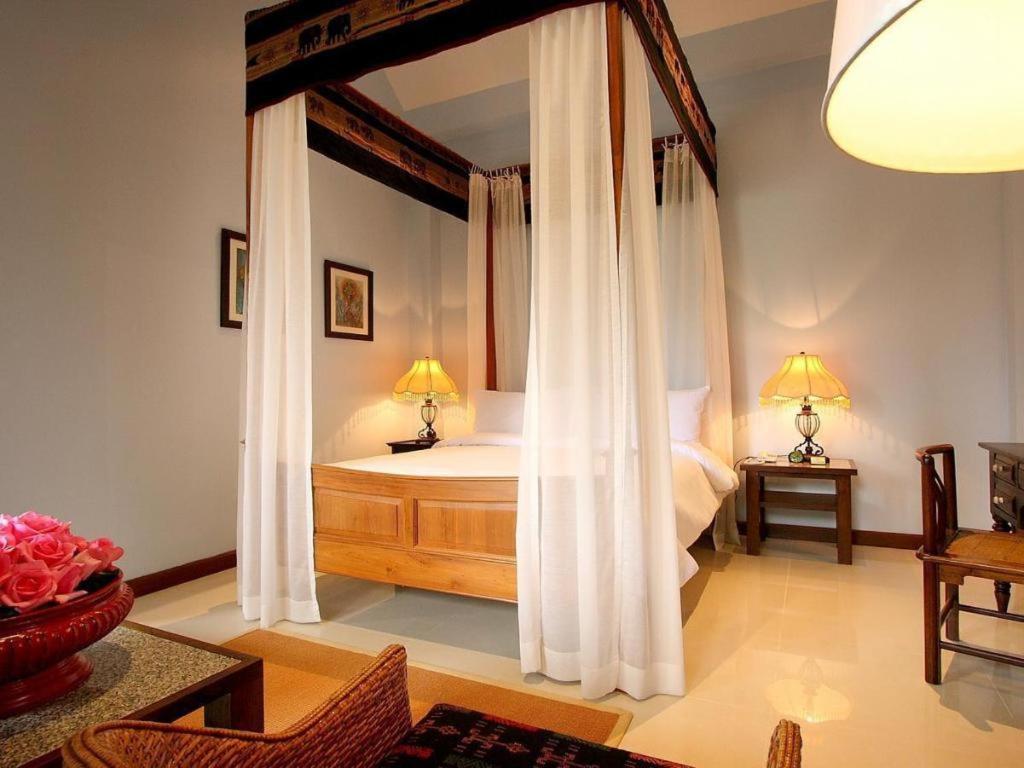 Baan Klang Wiang Hotel Чиангмай Экстерьер фото